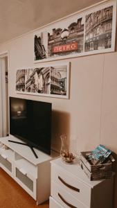 
TV tai viihdekeskus majoituspaikassa Hamina Riverhouse Apartments
