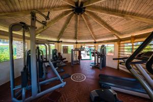 Posilňovňa alebo fitness centrum v ubytovaní Golfo del Sole Hotel & Holiday Resort