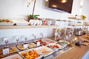 Makanan di atau berdekatan hotel