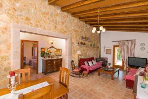 Televízia a/alebo spoločenská miestnosť v ubytovaní Finca SA ROTA by Mallorca Villa Selection