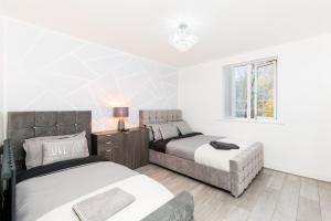 Ένα ή περισσότερα κρεβάτια σε δωμάτιο στο cozy stay in Birmingham by the Canal !!