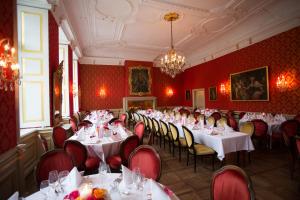 ห้องอาหารหรือที่รับประทานอาหารของ Hotel Schloss Wilkinghege