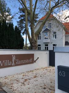 a sign for a villa glazingoff in front of a house at Villa Glanzstoff in Heinsberg