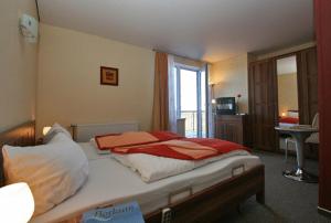 Postel nebo postele na pokoji v ubytování Dünenhotel Borkum