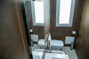 A bathroom at House Orlando