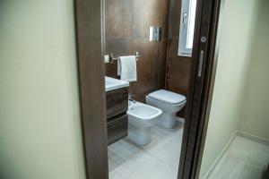 A bathroom at House Orlando