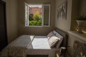 A bed or beds in a room at House Orlando