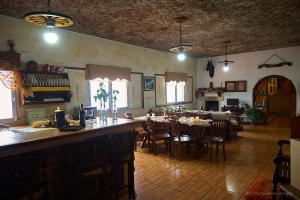 Restauracja lub miejsce do jedzenia w obiekcie Amazing Country House with Ocean View, Cueva de la Arena