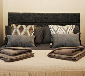 a bed with pillows on it with at Apartment Bournemouth centre close to beach in Bournemouth