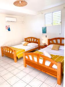 A bed or beds in a room at Hotel Oasis