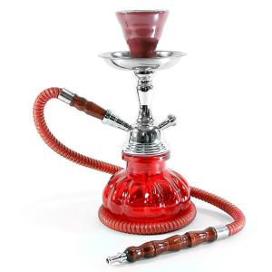 um bule de chá de vidro vermelho com um cachimbo de tabaco em Regal Rose Luxury Holiday Apartments em Nuwara Eliya