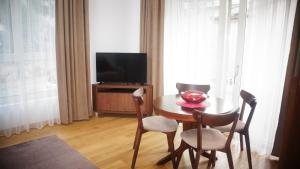 TV a/nebo společenská místnost v ubytování Apartments LM RESIDENCE