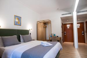 Postel nebo postele na pokoji v ubytování Anastazia Luxury Suites & Spa