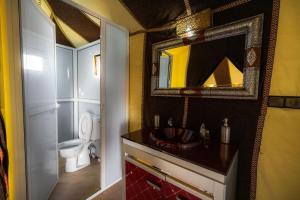 Koupelna v ubytování Dunes Luxury Camp