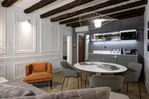 Posedenie v ubytovaní San Marco Suite 755