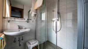 Kúpeľňa v ubytovaní Pension und Appartement Weinschreiber
