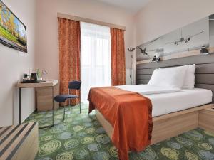 Postel nebo postele na pokoji v ubytování Ramada Airport Hotel Prague