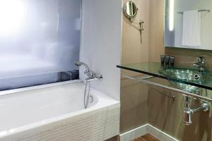 Łazienka w obiekcie Oca Vila de Allariz Hotel Balneario