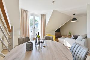 Ein Sitzbereich in der Unterkunft Hotel- & Ferienanlage Kapitäns-Häuser Breege