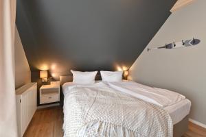 Ein Bett oder Betten in einem Zimmer der Unterkunft Hotel- & Ferienanlage Kapitäns-Häuser Breege
