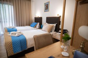 Postel nebo postele na pokoji v ubytování Anastazia Luxury Suites & Spa