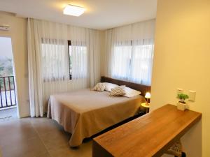 Cama ou camas em um quarto em Banzai Brava Suítes