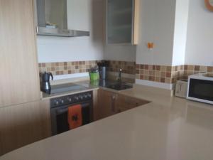 a kitchen with a stove and a sink at Apartamento Moncofar playa in Moncófar