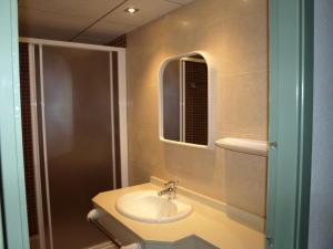 A bathroom at Apartaments Geminis