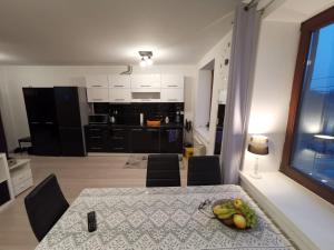 Кухня или мини-кухня в Apartament w centrum Rawy Mazowieckiej
