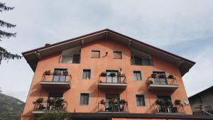 Nespecifikovaný výhled na hory nebo výhled na hory při pohledu z hotelu