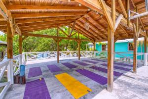 Foto dalla galleria di Camp Bay Lodge a Roatán