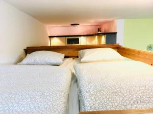 Postel nebo postele na pokoji v ubytování Horský Apartmán Klínovec 6