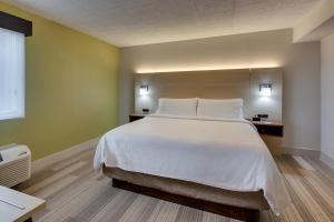 Postel nebo postele na pokoji v ubytování Holiday Inn Express Pittston - Scranton Airport by IHG