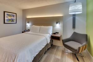 Postel nebo postele na pokoji v ubytování Holiday Inn Express Pittston - Scranton Airport by IHG