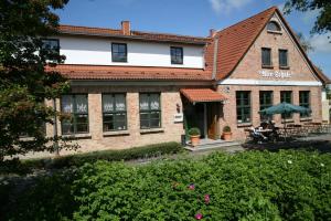 a large brick building with a table in front of it at Pension & Restaurant "Alte Schule" in Kluis