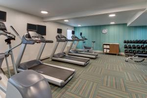 Fitness centrum a/nebo fitness zařízení v ubytování Holiday Inn Express Pittston - Scranton Airport by IHG