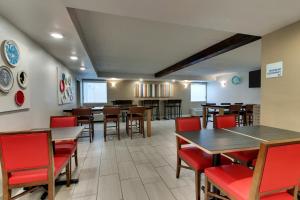 Posezení v ubytování Holiday Inn Express Pittston - Scranton Airport by IHG