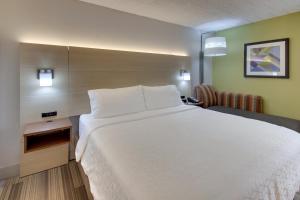 Postel nebo postele na pokoji v ubytování Holiday Inn Express Pittston - Scranton Airport by IHG