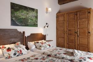 A bed or beds in a room at La Figal de Xugabolos, Salas