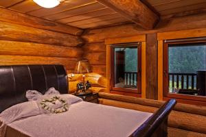 A seating area at Mythica Chalet