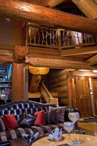 A seating area at Mythica Chalet