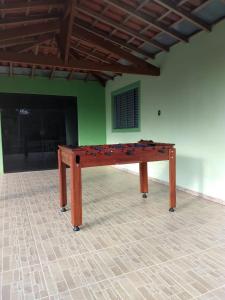 Stolní tenis v ubytování Chácara Recanto das Pedras - Socorro/SP - WiFi e Pebolim nebo okolí