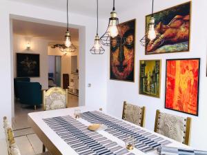 Khu vực ghế ngồi tại Golden Pearl - jacuzzi top center luxury apartment