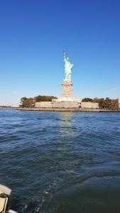 Foto dalla galleria di Cozy apt in WEST NY, NEW JERSEY, at 2 bloks from bus stop-15 minutes 2NY 7MINUTES VIA NYWATERWAY FERRY-BETTER CAN'T BE!! a West New York