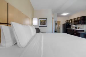 Ένα ή περισσότερα κρεβάτια σε δωμάτιο στο Candlewood Suites - San Antonio Lackland AFB Area, an IHG Hotel