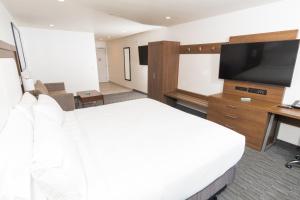 a hotel room with a bed and a flat screen tv at Holiday Inn Express Hollywood Walk of Fame by IHG in Los Angeles