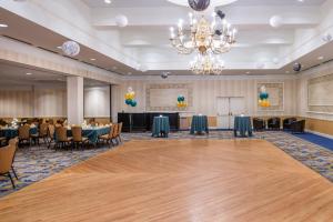 Foto da galeria de Holiday Inn & Suites Pittsfield-Berkshires, an IHG Hotel em Pittsfield