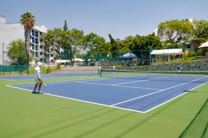 สิ่งอำนวยความสะดวกสำหรับเล่นเทนนิสและ/หรือสควอชที่ Hotel Coral Cuernavaca หรือบริเวณใกล้เคียง