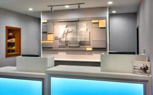 Kolam renang di atau dekat dengan Holiday Inn Express & Suites Orem-North Provo