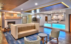 Posezení v ubytování Holiday Inn Express & Suites Orem-North Provo